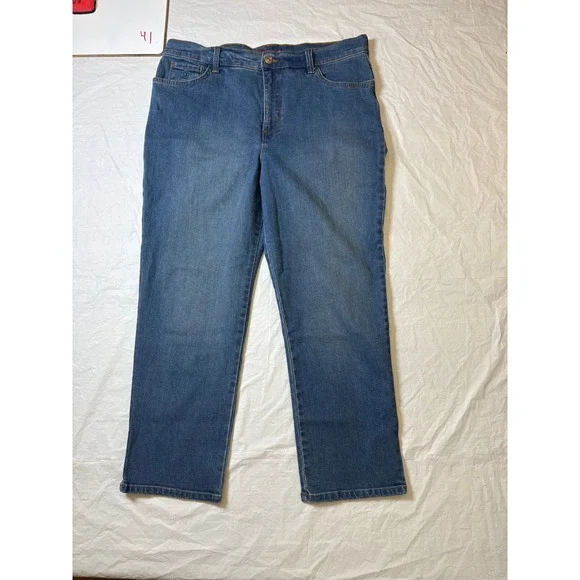 Gloria Vanderbilt Petite Women's Size 16P Blue Denim Jeans Straight Leg Casual - Picture 1 of 6